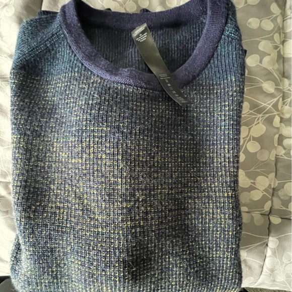Lululemon Merino Wool Sweater. Rarely worn by my daughters loser ex-boyfriend - Picture 2 of 10